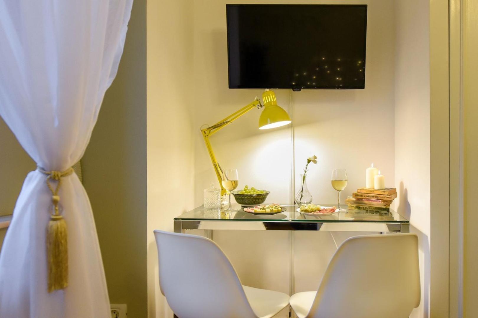 Cozy Studio Overlooking The Old Town Bukarest Exteriör bild