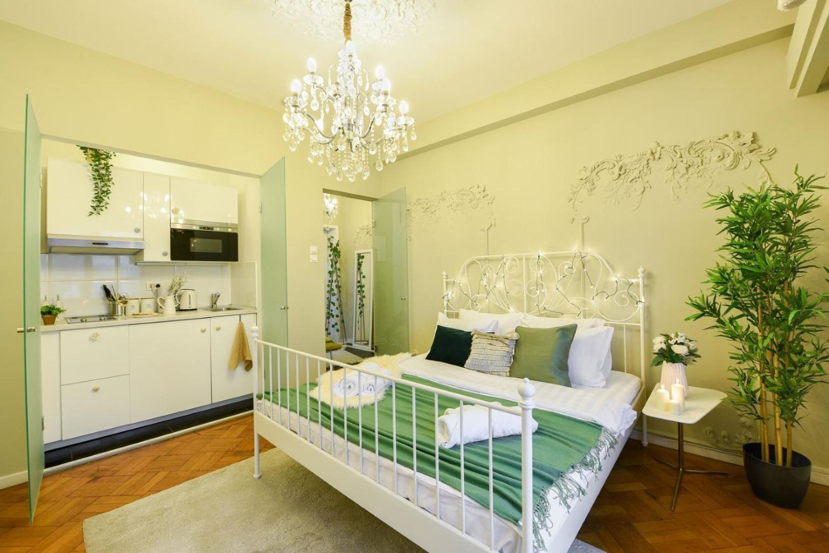Cozy Studio Overlooking The Old Town Bukarest Exteriör bild