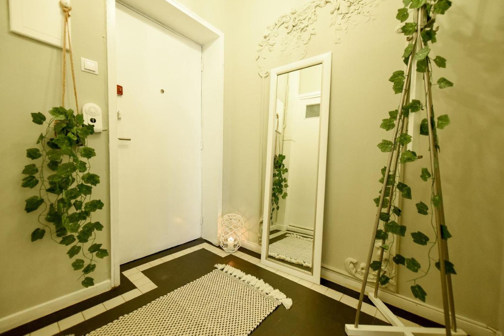 Cozy Studio Overlooking The Old Town Bukarest Exteriör bild