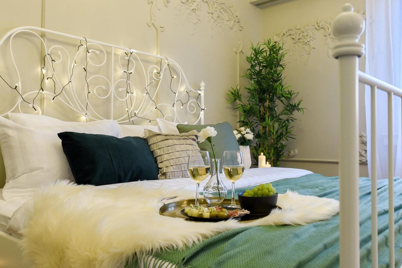 Cozy Studio Overlooking The Old Town Bukarest Exteriör bild