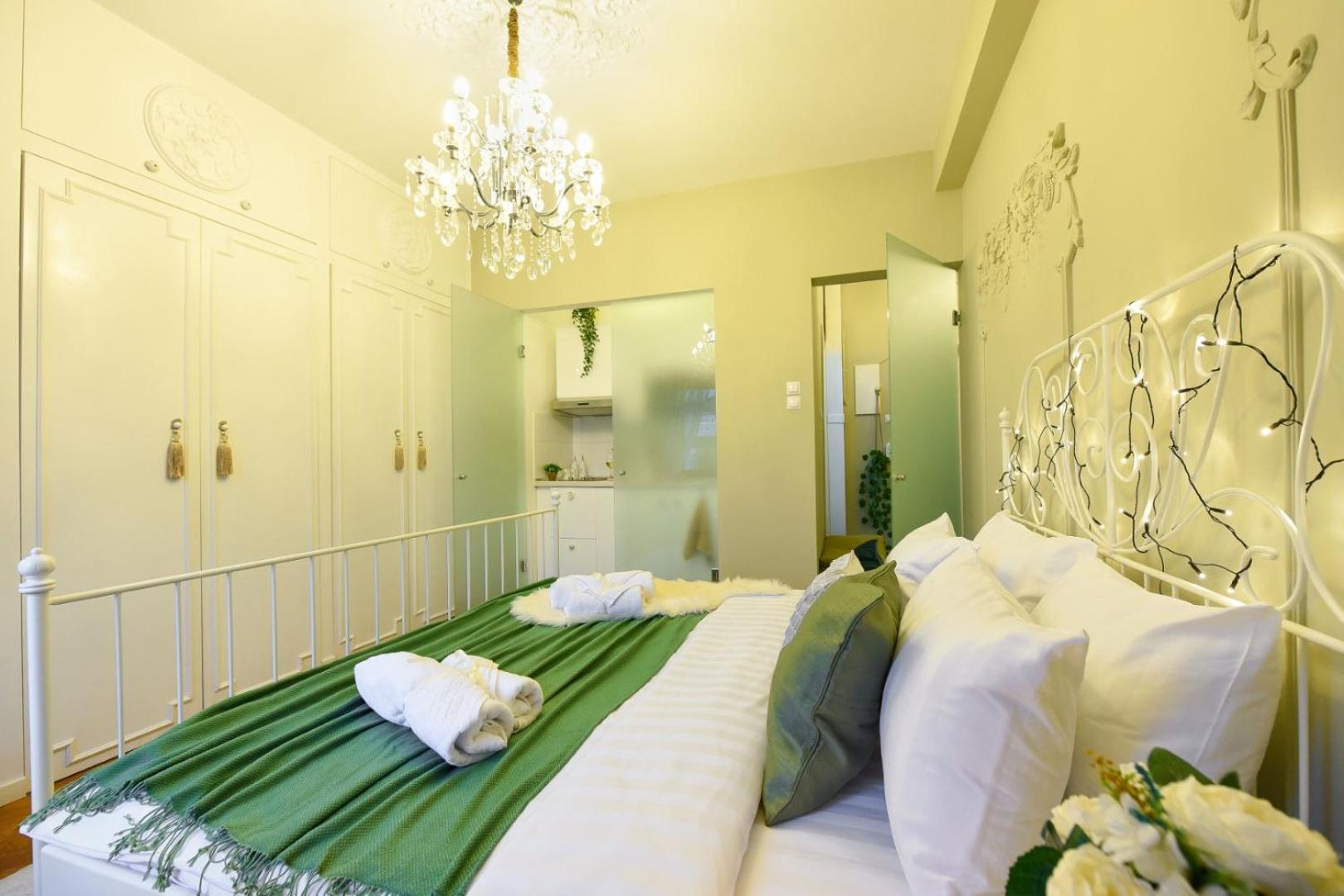 Cozy Studio Overlooking The Old Town Bukarest Exteriör bild